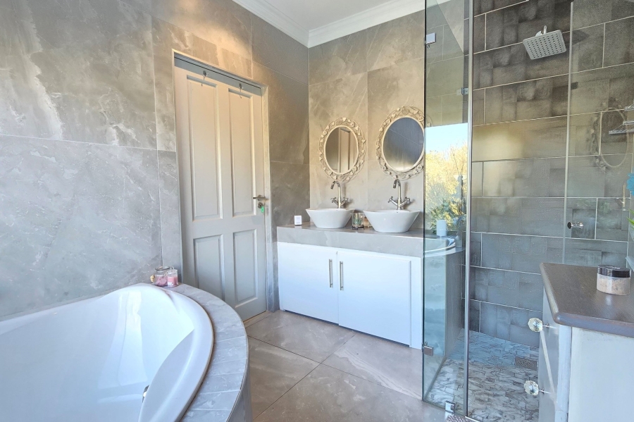 4 Bedroom Property for Sale in Graanendal Western Cape